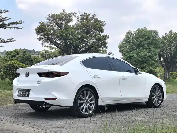 Mazda 3 Axela 2024