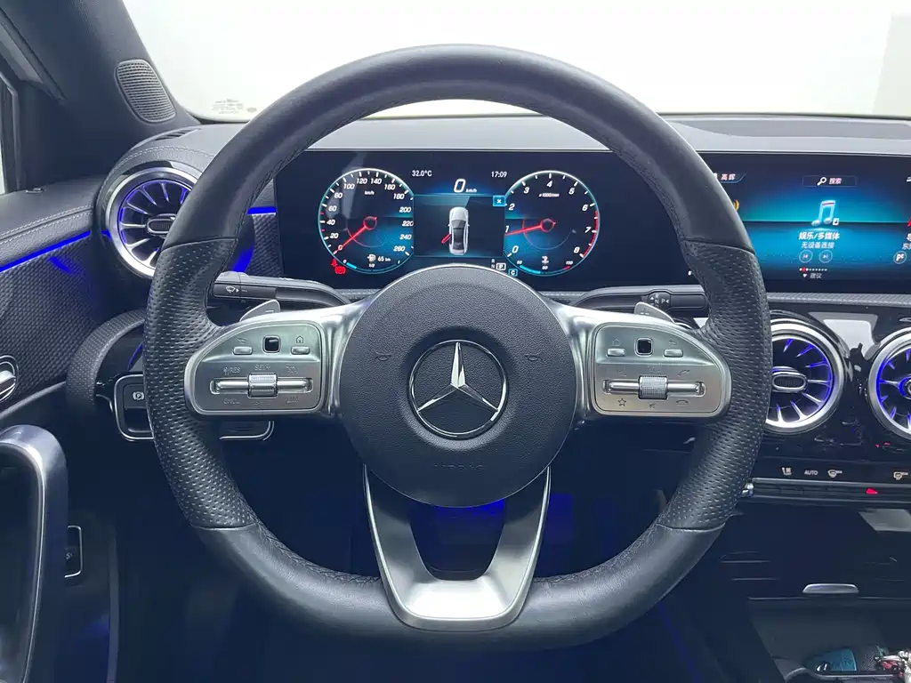 Mercedes-Benz A-Class 2021 — фото 16