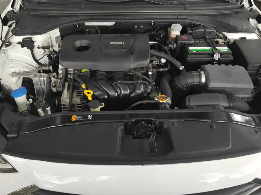 Hyundai Elantra 2016 — фото 10