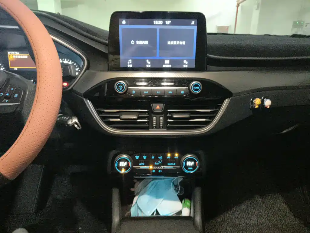 Ford Focus 2019 — фото 10