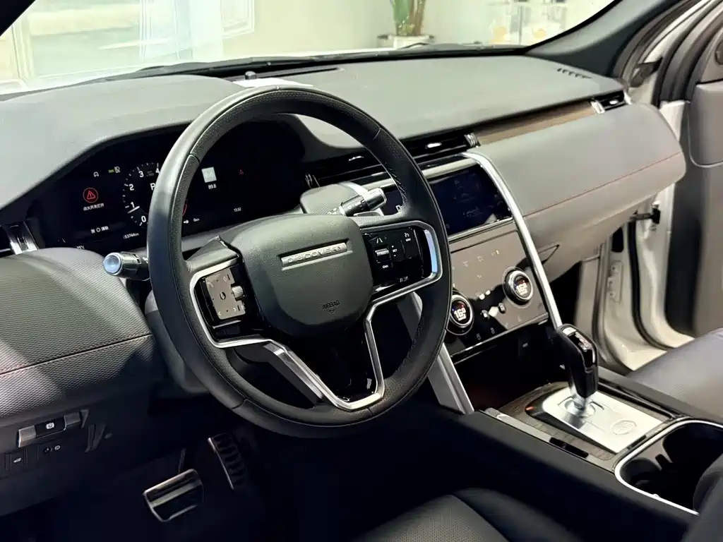 Land Rover Discovery Sport 2023 — фото 13