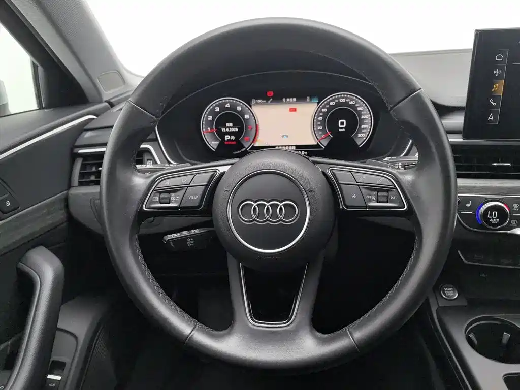 Audi A4 2022 — фото 11