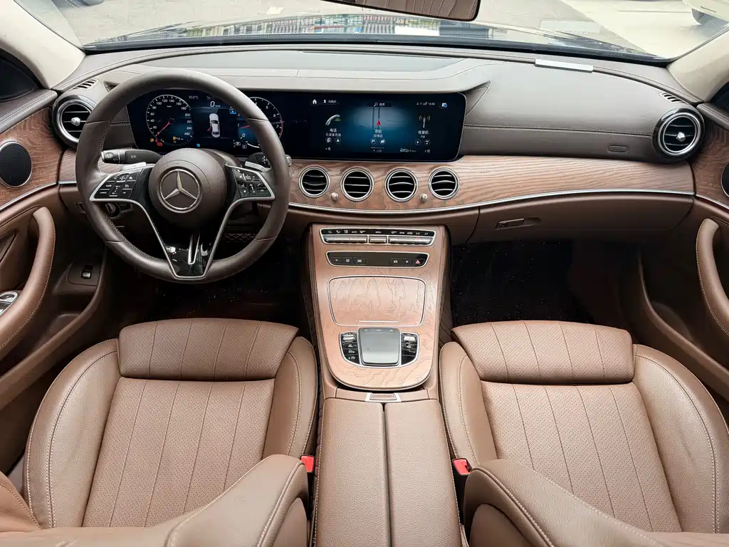 Mercedes-Benz E-Class 2023 — фото 19