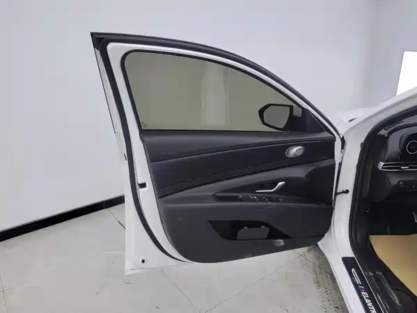 Hyundai Elantra 2025