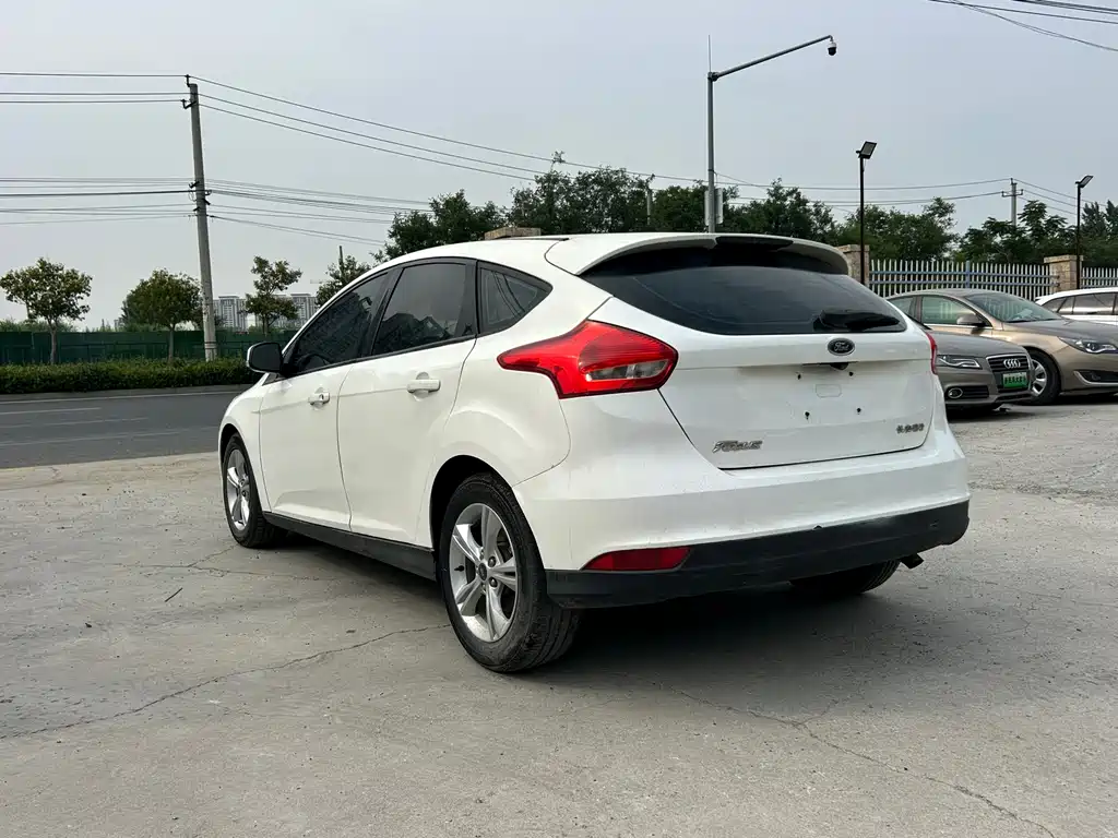 Ford Focus 2016 — фото 10