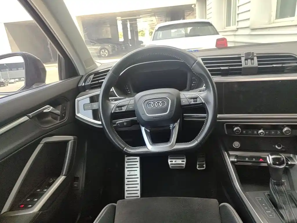 Audi Q3 2019 — фото 17