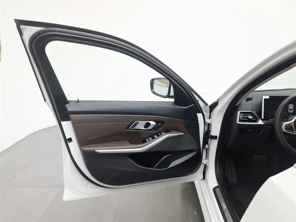 BMW i3 2024 — фото 8