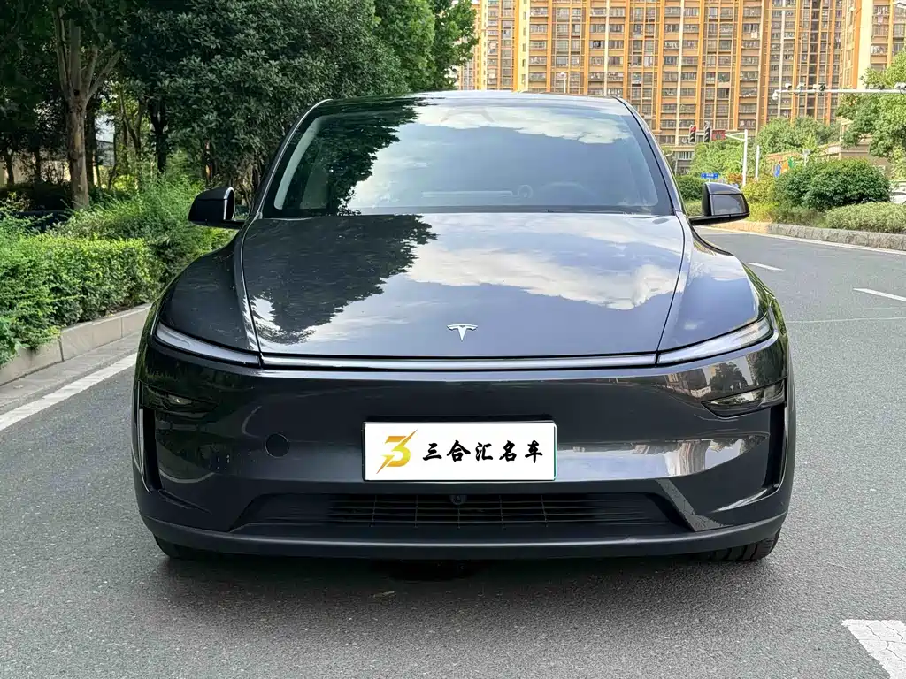 Tesla Model Y 2025