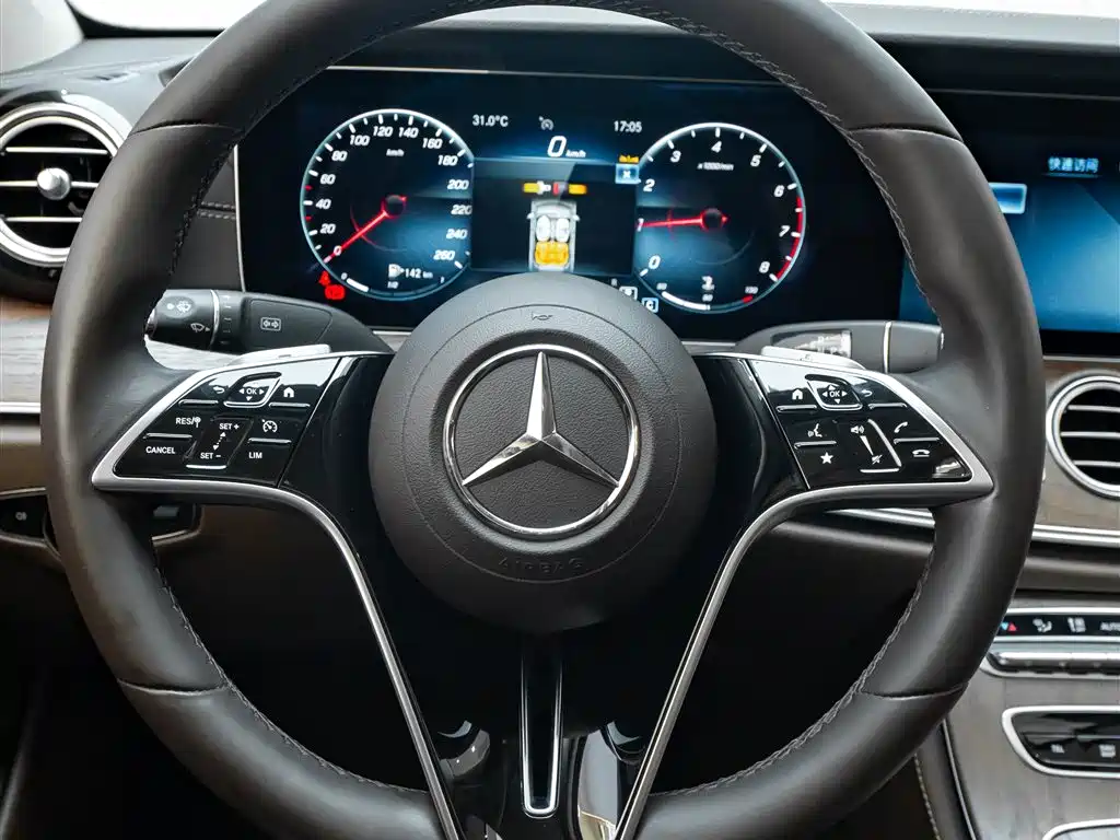 Mercedes-Benz E-Class 2024 — фото 12