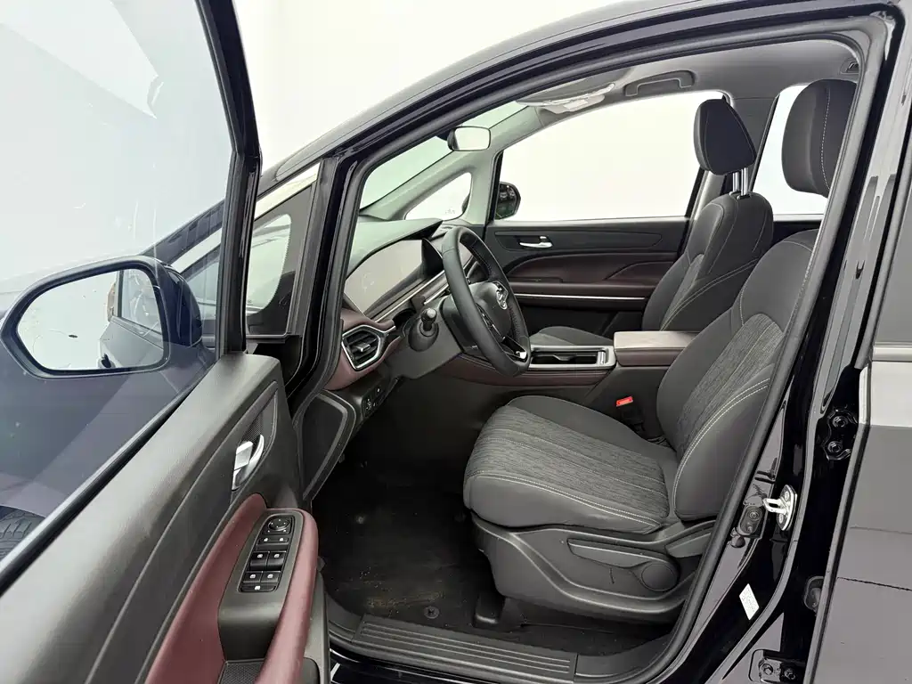 GAC Motor Trumpchi M6 2023 — фото 21
