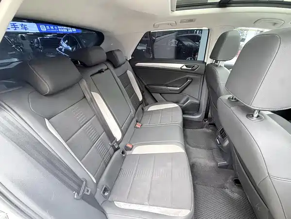 Volkswagen T-Roc 2023