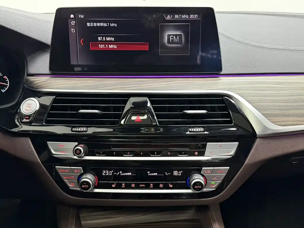 BMW 5 Series 2019 — фото 15