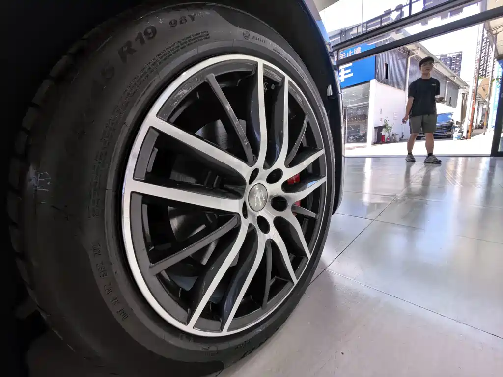 Maserati Ghibli 2016 — фото 18