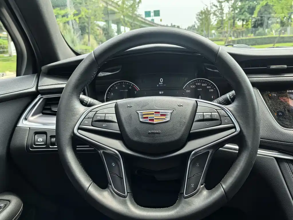 Cadillac XT5 2021 — фото 12