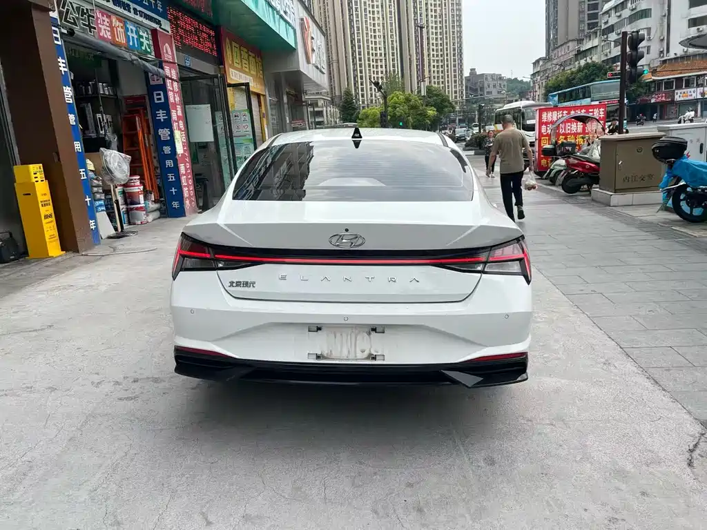 Hyundai Elantra 2022 — фото 11