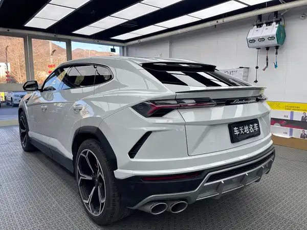 Lamborghini Urus 2021