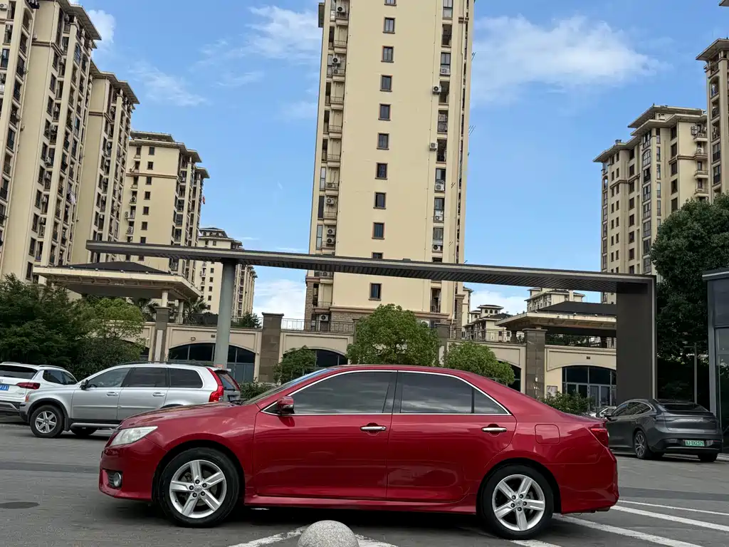 Toyota Camry 2014 — фото 15