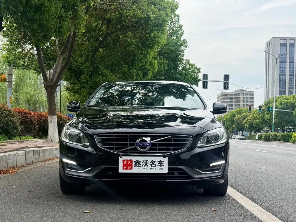 Volvo S60 2015 — фото 2