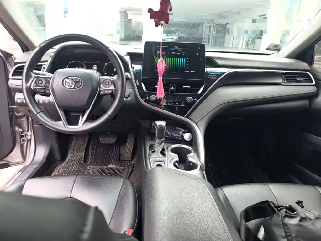 Toyota Camry 2021 — фото 16