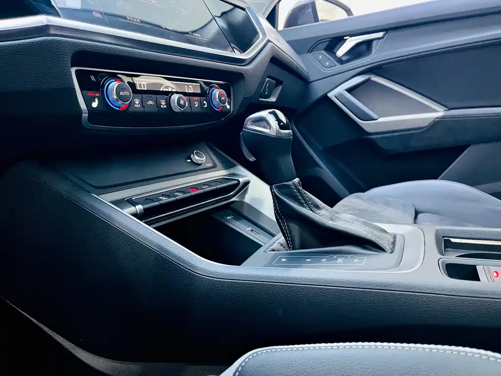 Audi Q3 2020 — фото 19