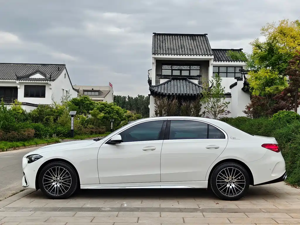 Mercedes-Benz C-Class 2023 — фото 4