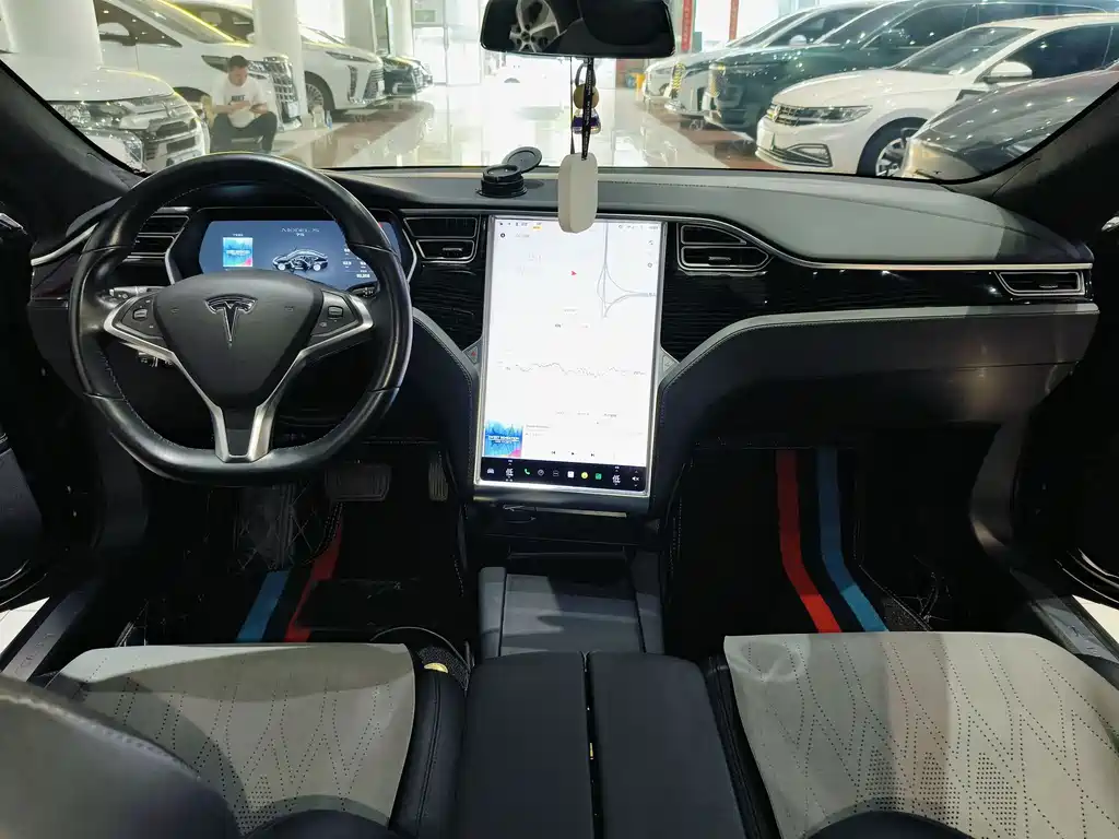 Tesla Model S 2017 — фото 12