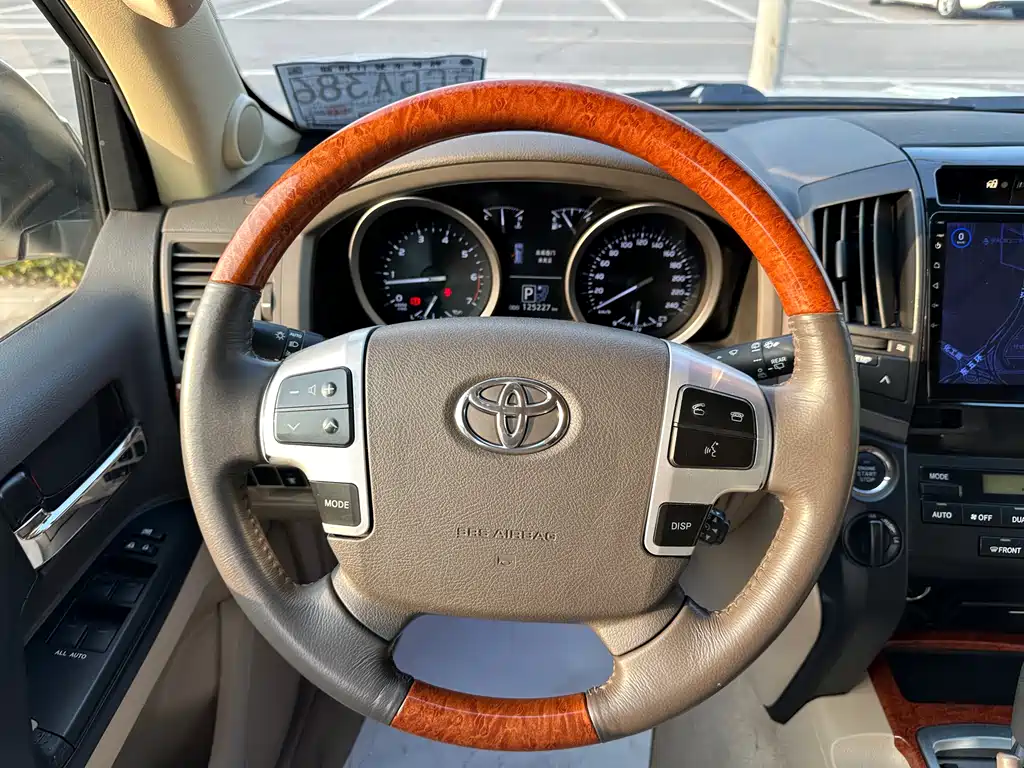 Toyota Land Cruiser 2016 — фото 11
