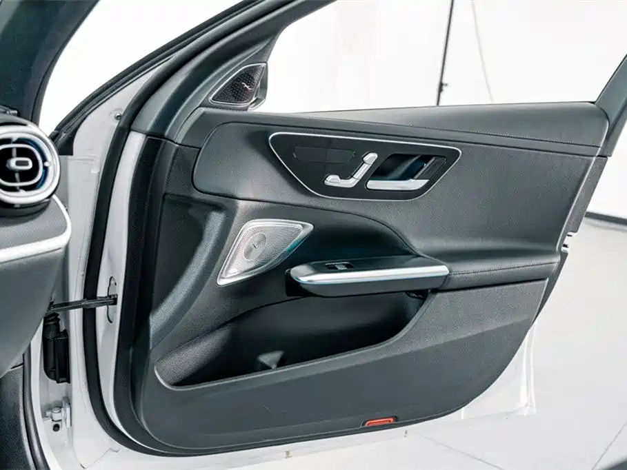 Mercedes-Benz C-Class 2024 — фото 12