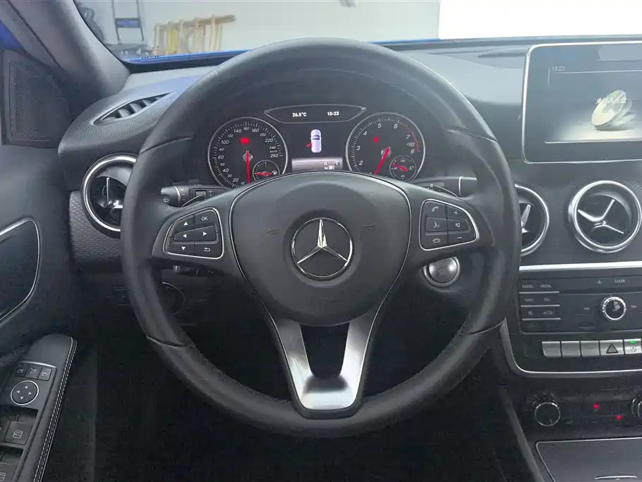 Mercedes-Benz A-Class 2016 — фото 15