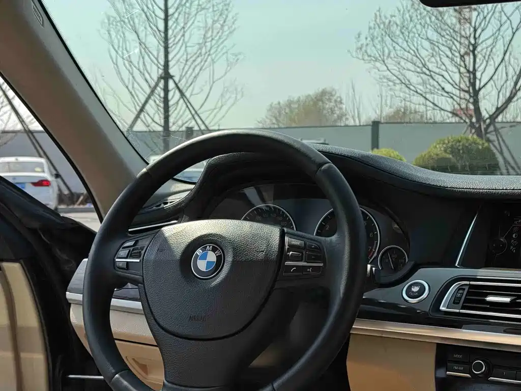 BMW 7 Series 2011 — фото 13