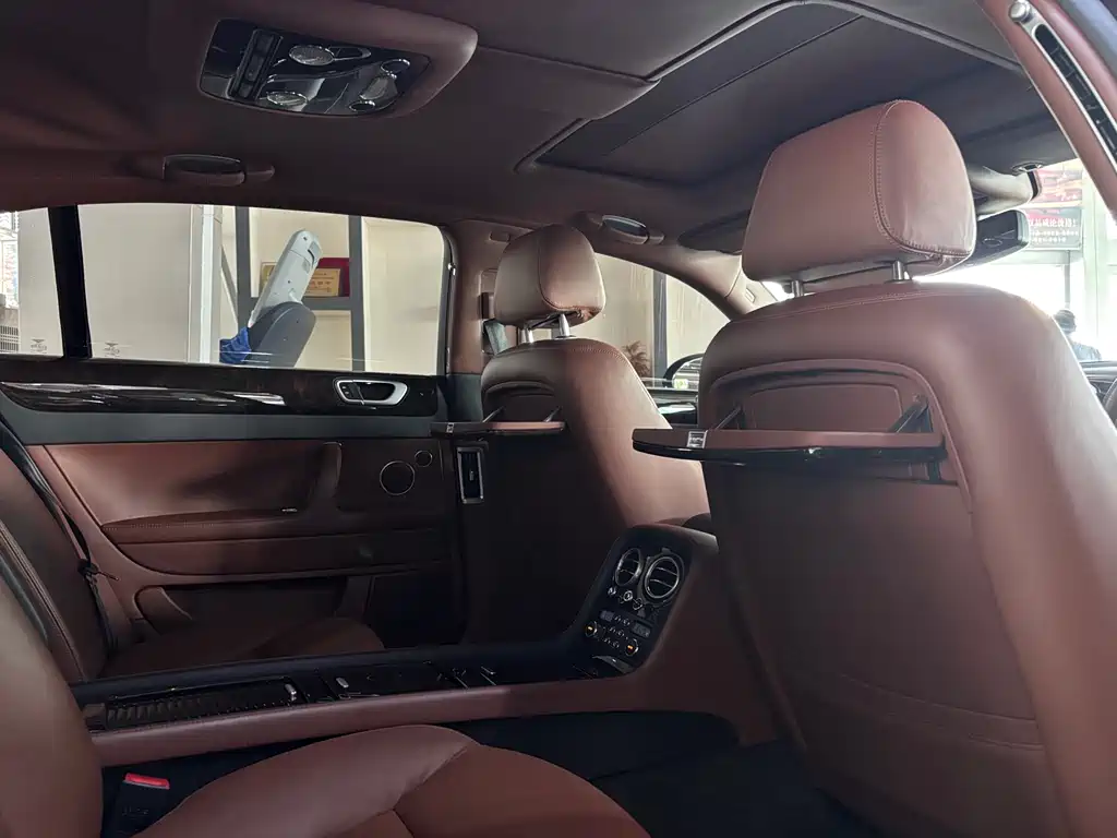 Bentley Flying Spur 2010 — фото 10