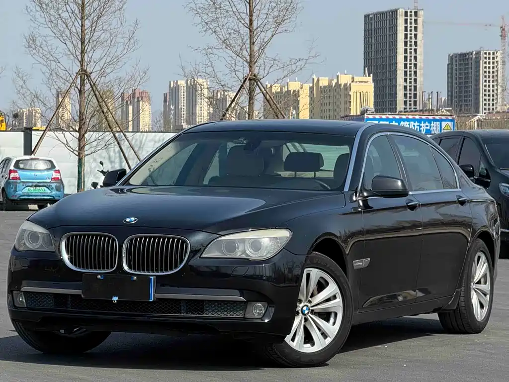 BMW 7 Series 2011 — фото 1