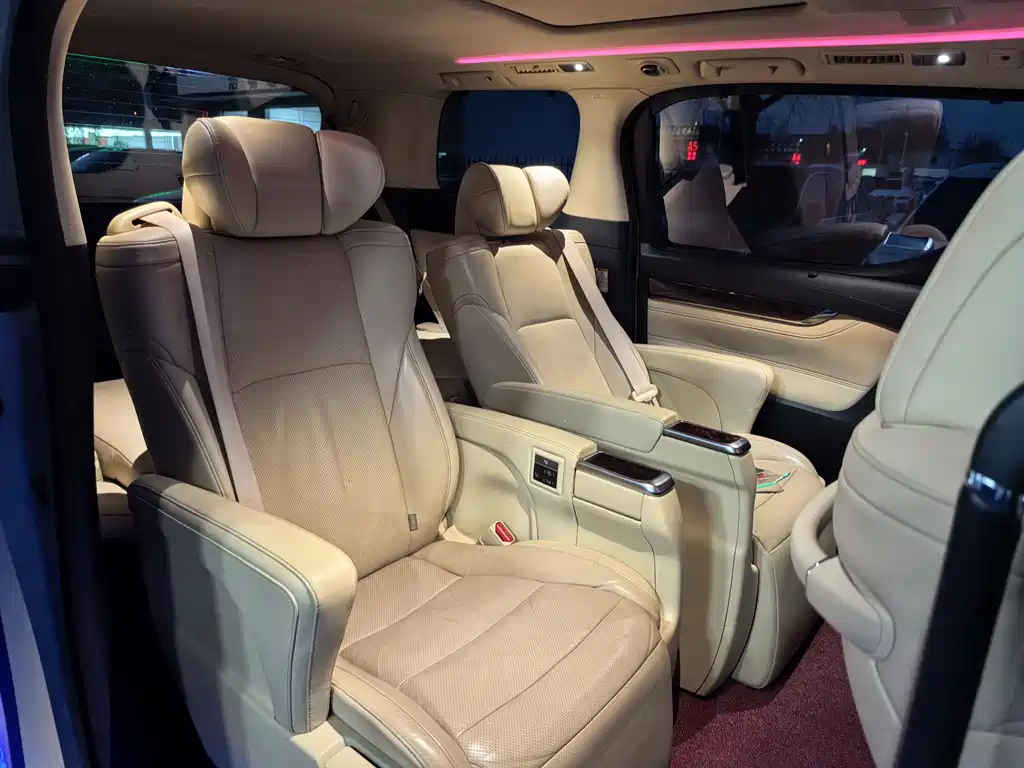 Toyota Alphard 2018 — фото 12
