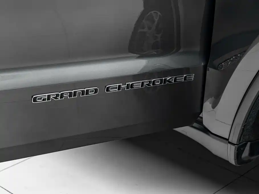 Jeep Grand Cherokee 2023 — фото 36