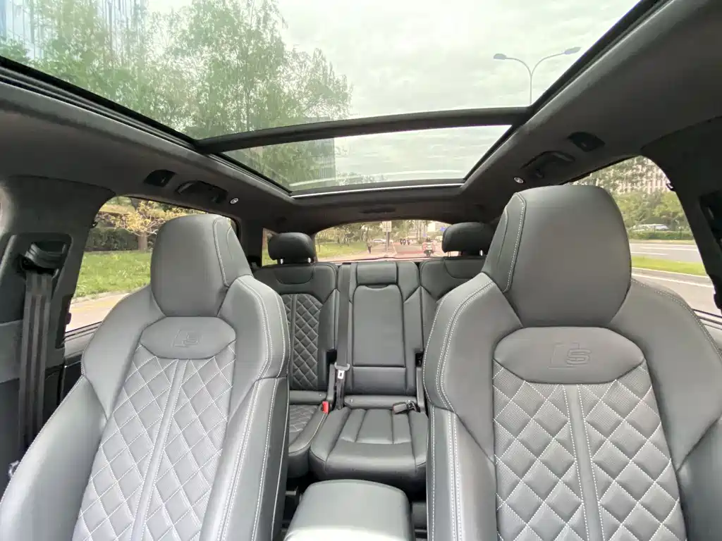Audi SQ7 2025 — фото 26