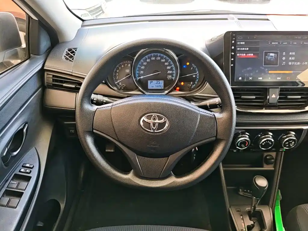 Toyota Yaris L 2017 — фото 11