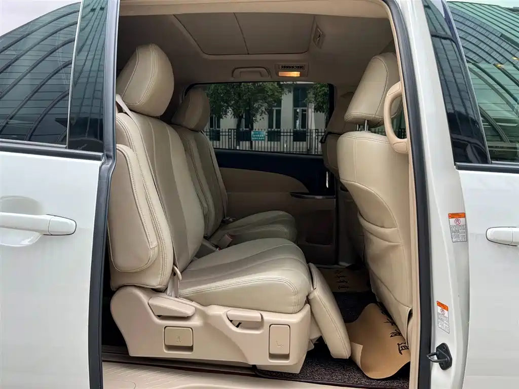 Toyota Previa 2018 — фото 18