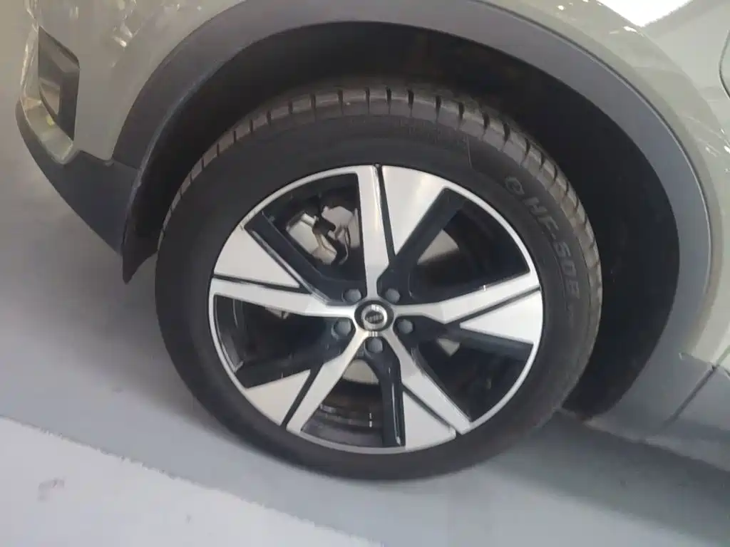 Volvo XC40 NEV 2021 — фото 23