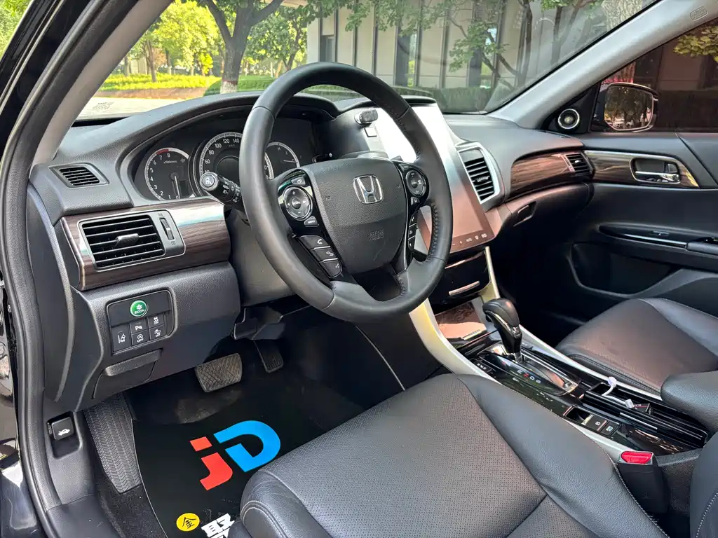 Honda Accord 2017 — фото 12