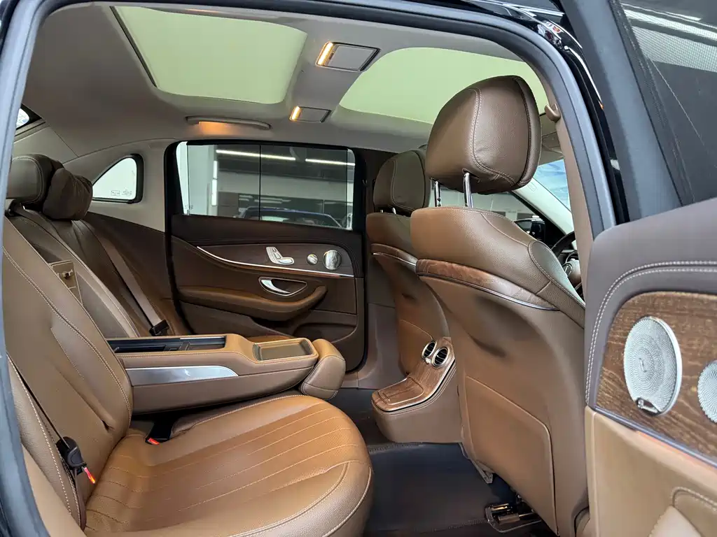 Mercedes-Benz E-Class 2023 — фото 12