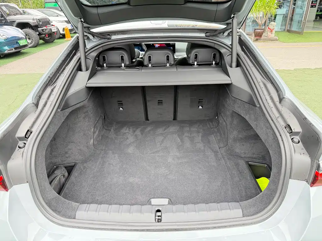 BMW i4 2022 — фото 15