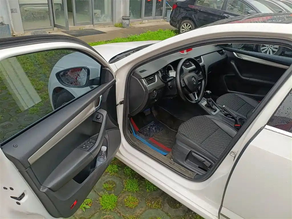 Skoda Octavia 2021 — фото 16