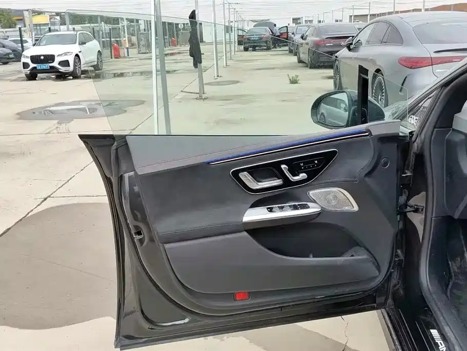 Mercedes-Benz EQE AMG 2023