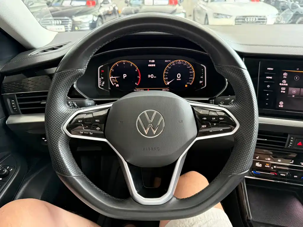 Volkswagen Passat 2023 — фото 14