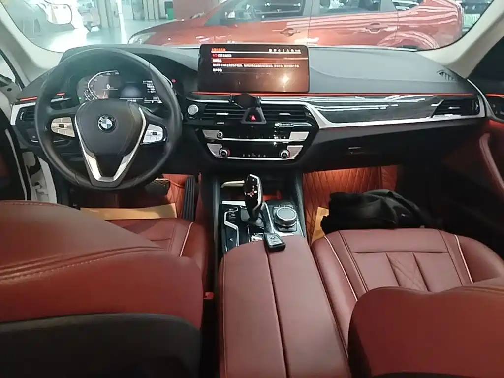 BMW 5 Series 2022 — фото 10