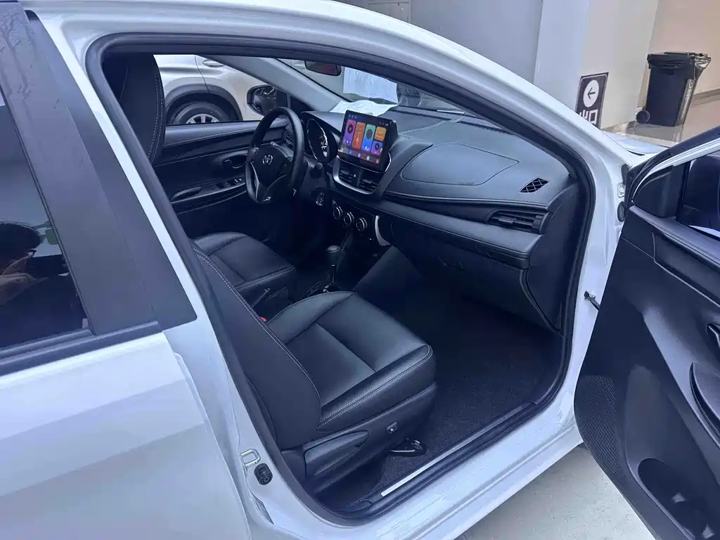 Toyota Yaris L 2022 — фото 11