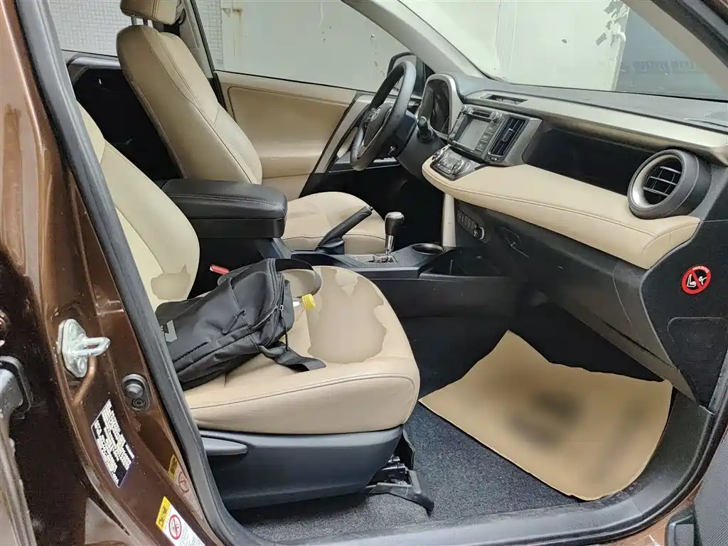 Toyota RAV4 2014 — фото 18