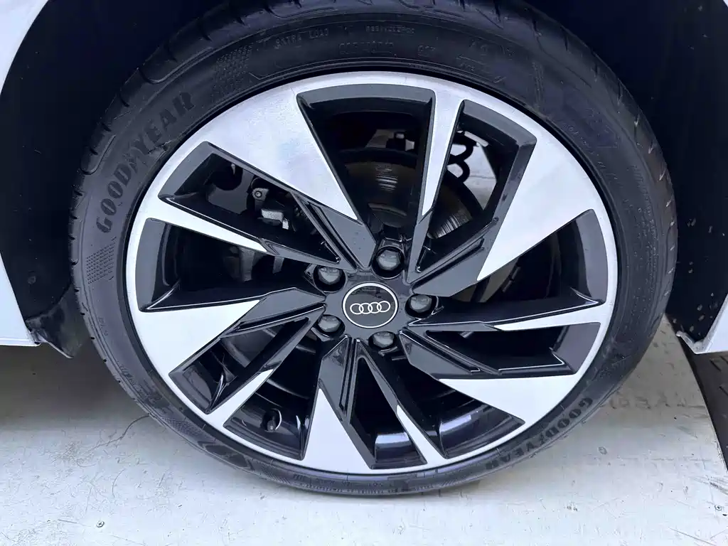 Audi A3 2023 — фото 18