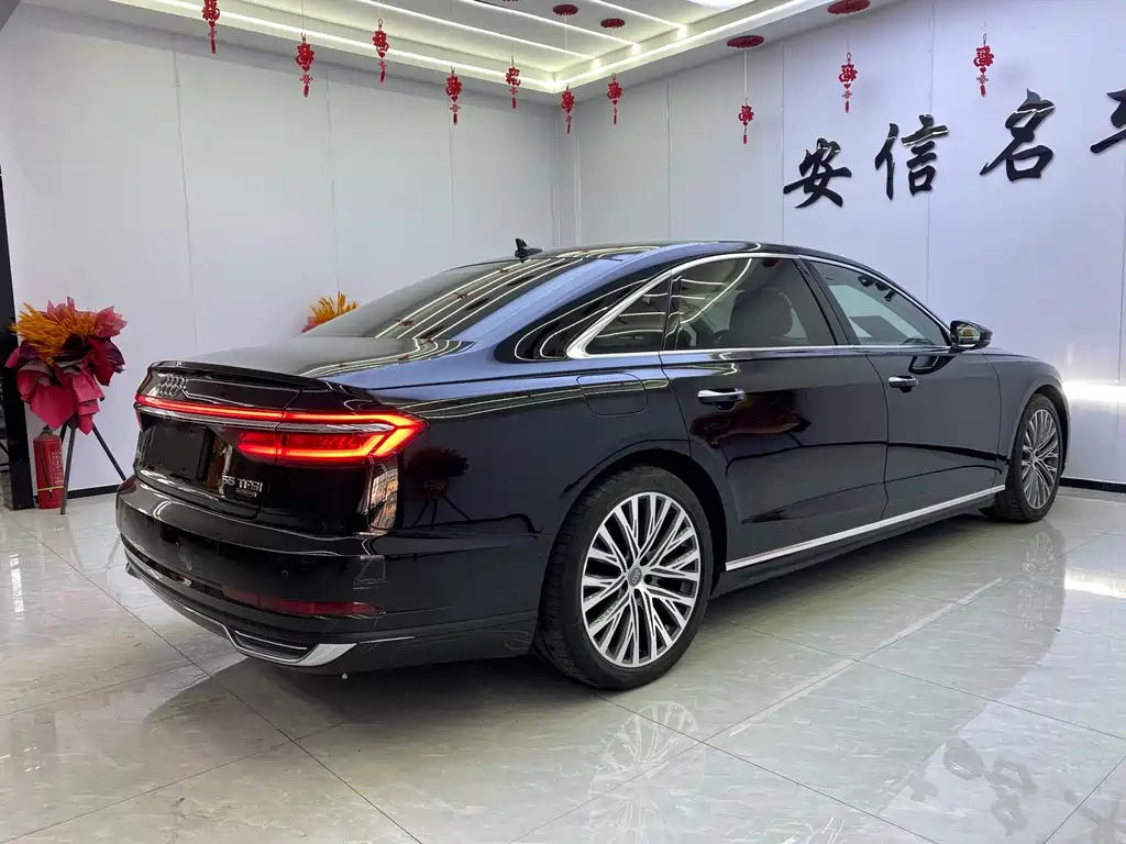 Audi A8 2019 — фото 12