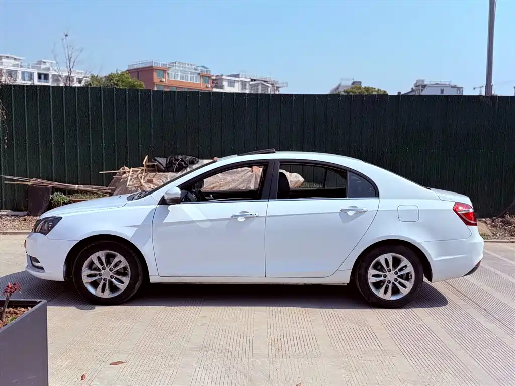 Geely Emgrand 2016 — фото 4